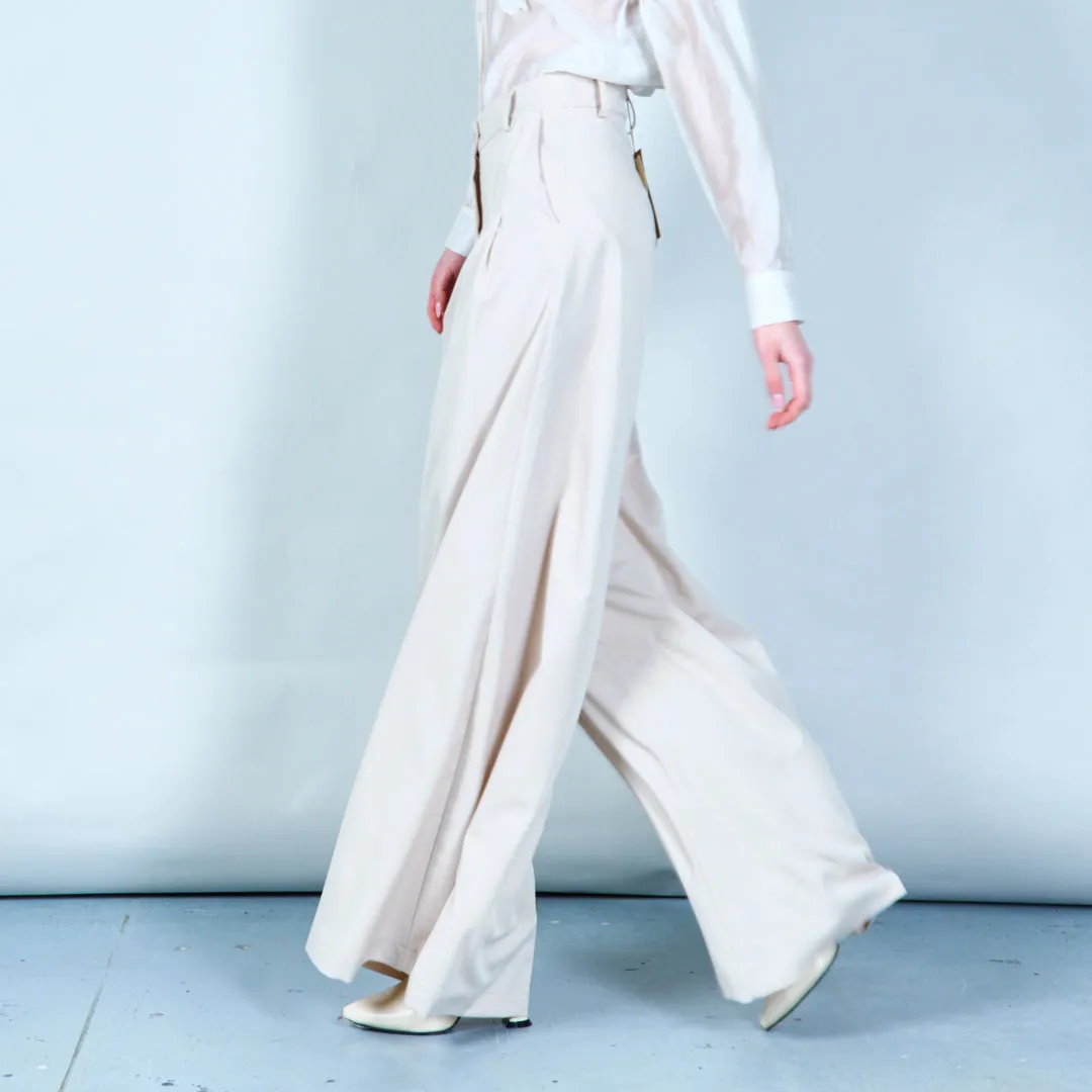 Pleated wide-leg trousers in Beige